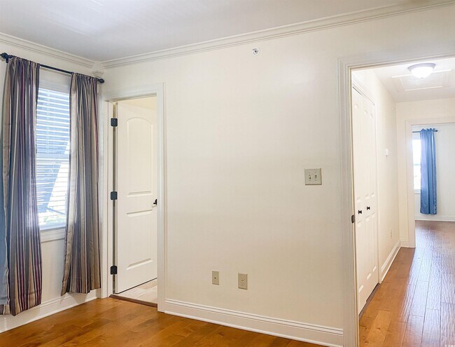 Building Photo - 780 Gabreski Ln