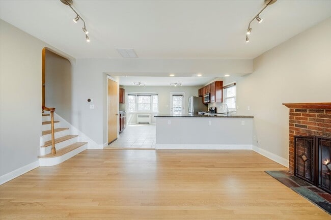 Building Photo - Entire House Rental