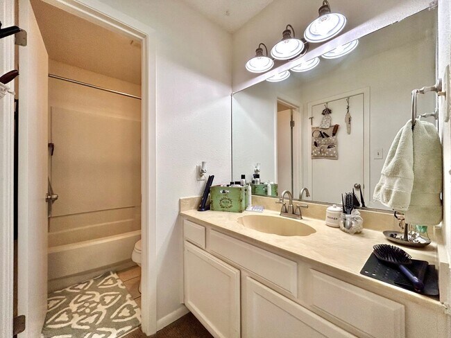 Building Photo - 6031 Old Fredericksburg Rd