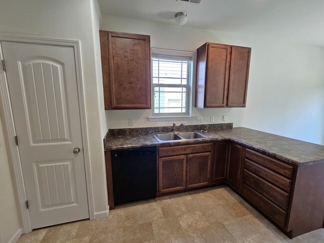 Building Photo - 185 Bur Oak Dr