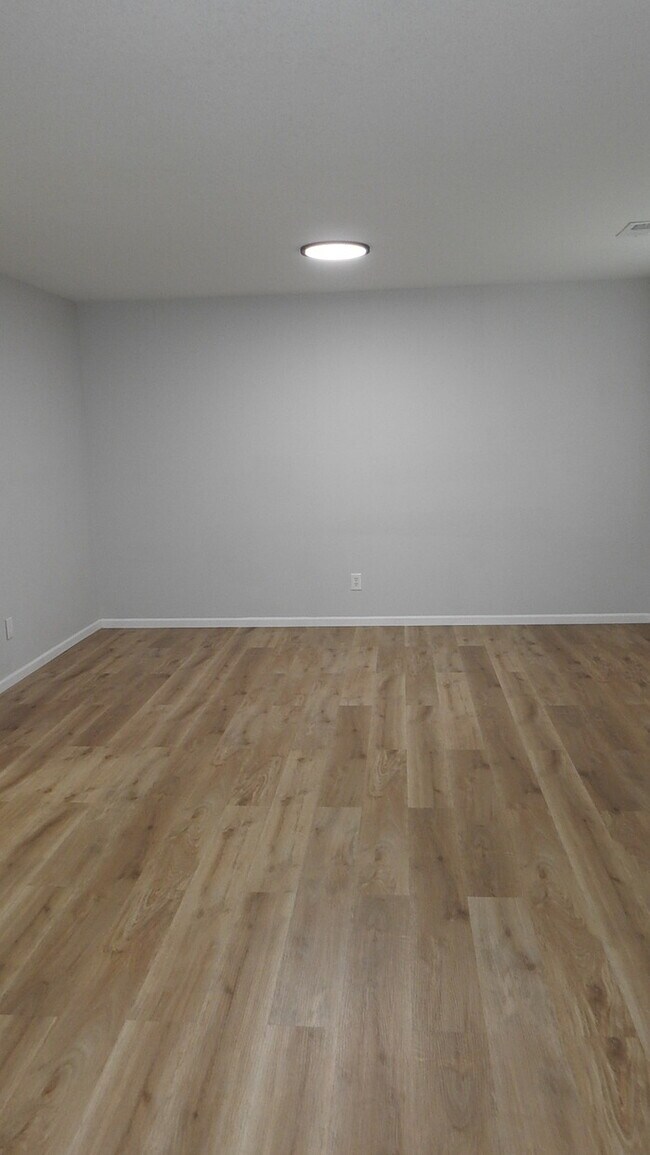 Building Photo - Newer Build - 3 bed -2bath Home in Indepen...