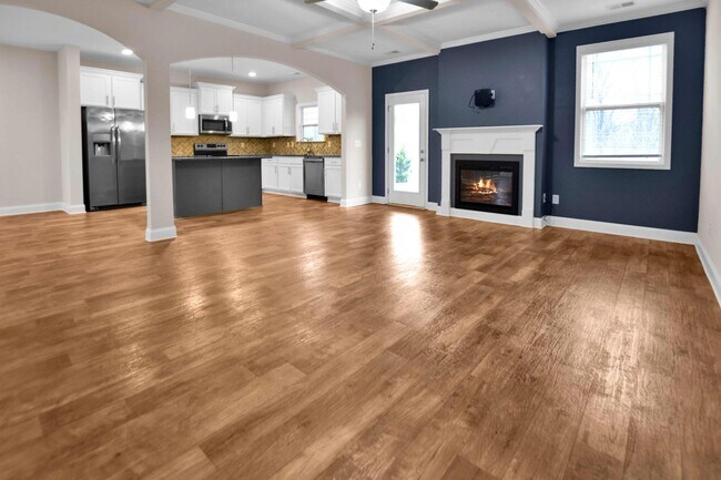 Building Photo - Pet Friendly Five Bedroom!