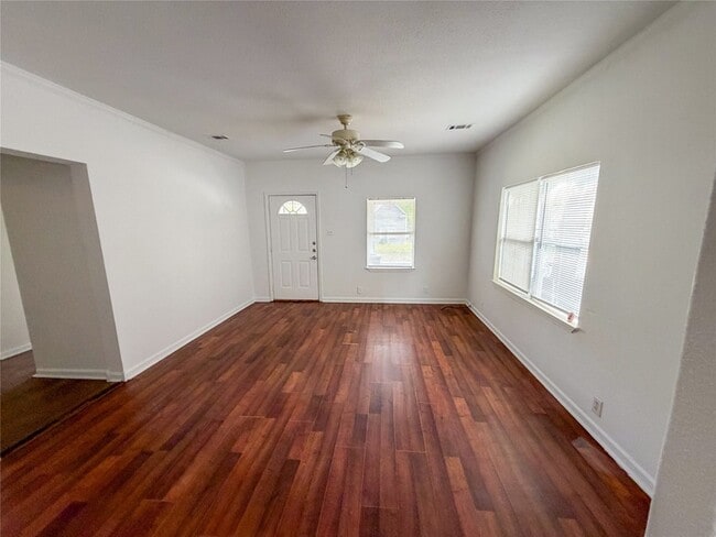 Building Photo - 114 E Hull St