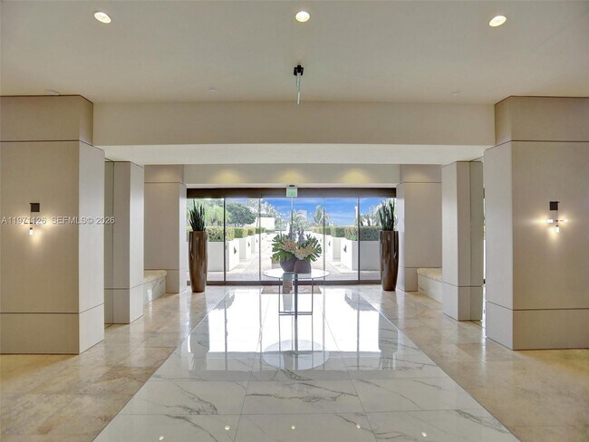 Building Photo - 1000 W Island Blvd