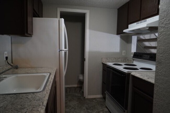 Building Photo - Wonderful 1-bedroom, 1.5-bath loft style condo!