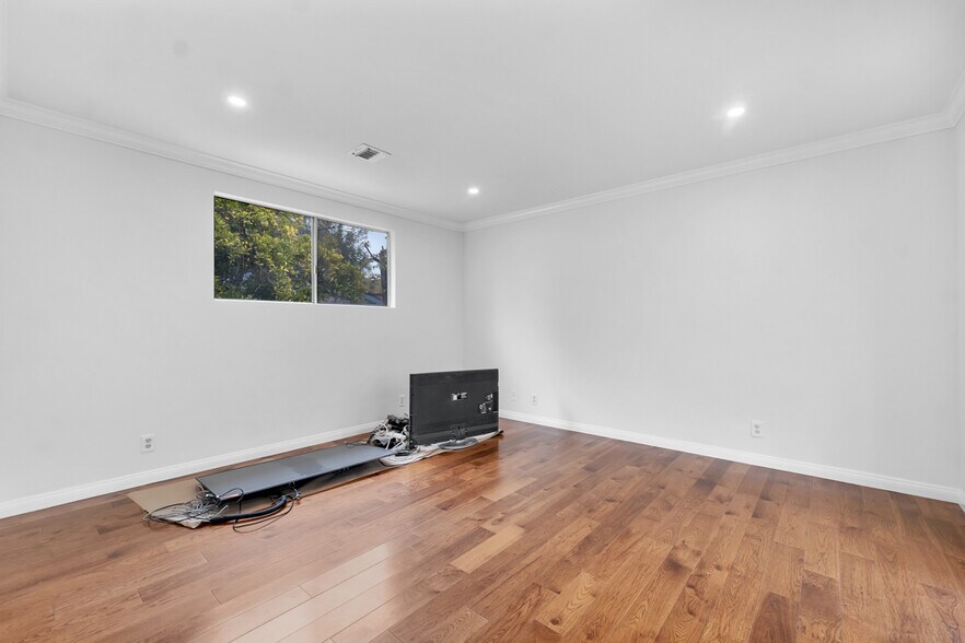 Building Photo - 4722 Forman Ave
