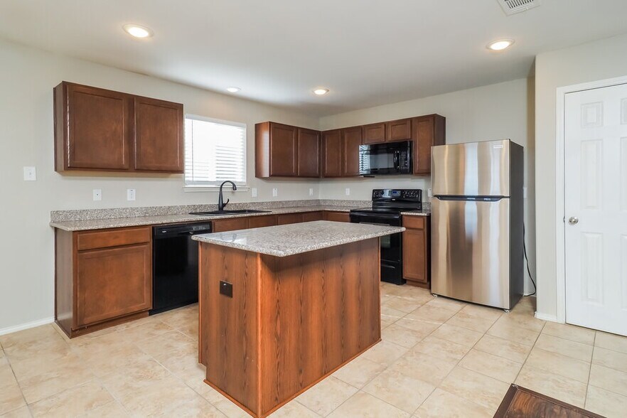 Building Photo - 3200 Sadie Trail