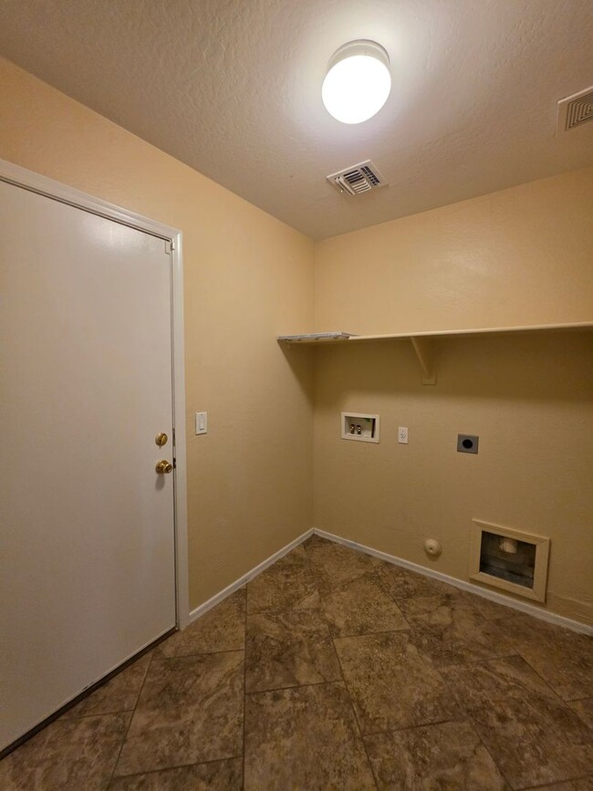 Building Photo - 7805 S 48th Ln