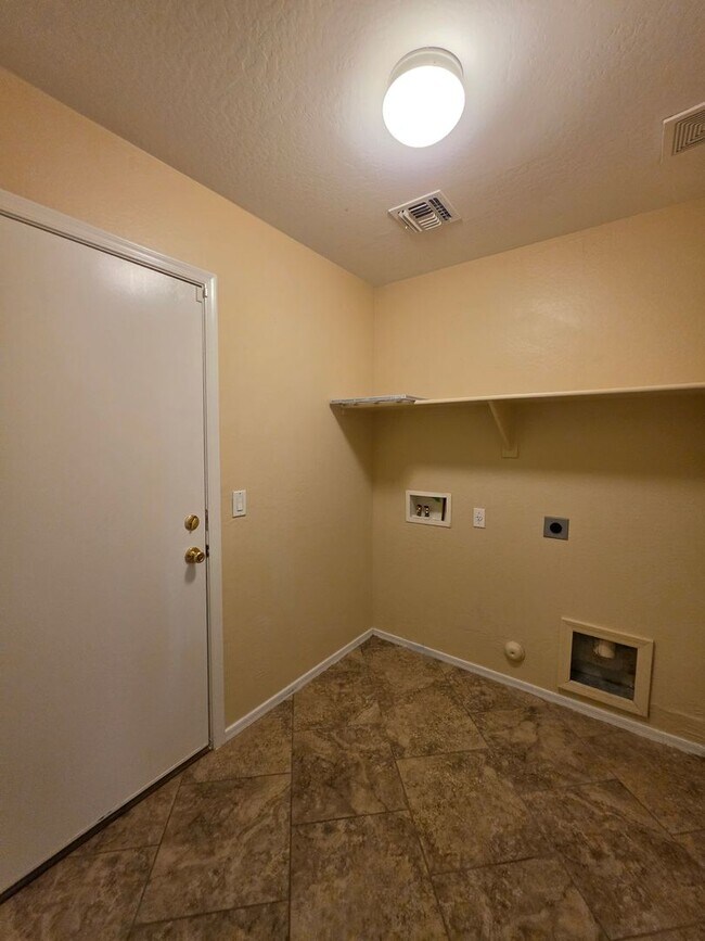 Building Photo - Villages of Laveen Ranch
