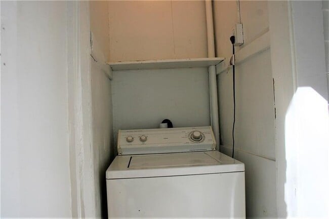 Building Photo - 505 8th St NE