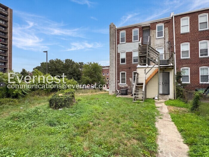 Building Photo - 2440 Callow Ave