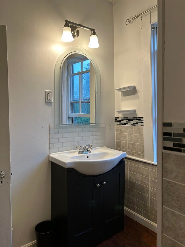 Building Photo - 340 NH-45