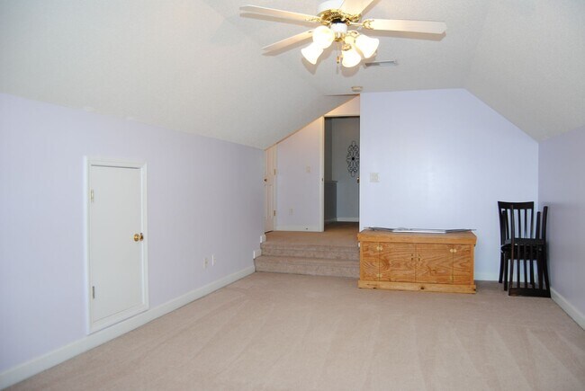 Building Photo - Wonderful Home in the Willow Lakes Community!