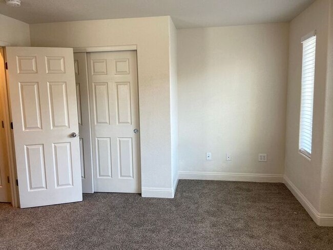 Building Photo - Luxury Townhouse 2 Master Suites - North M...