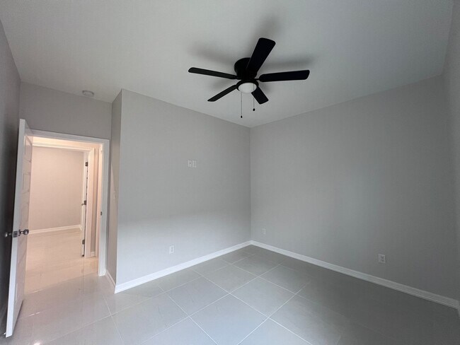 Building Photo - Brand New! Don't Miss Out Call today!