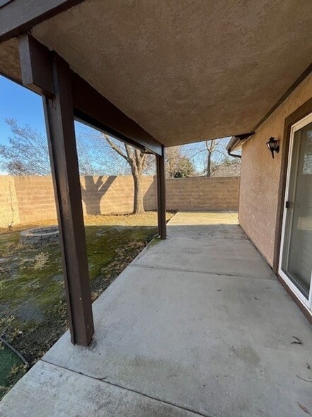 Building Photo - 402 N Amador St