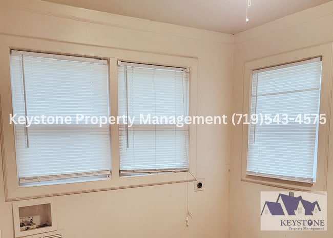 Building Photo - $475 Off Move In Special! 3 Bd/1 Bath House - Spacious Kitchen & Laundry Room $950/$950