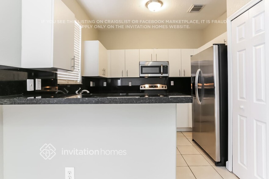 Building Photo - 10781 NW 80th Ln