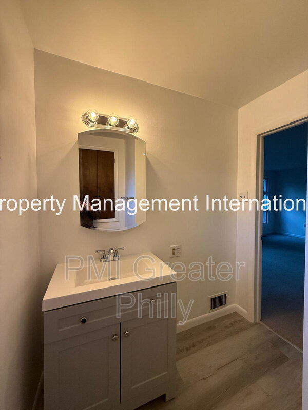 Building Photo - 864 Beechwood Rd