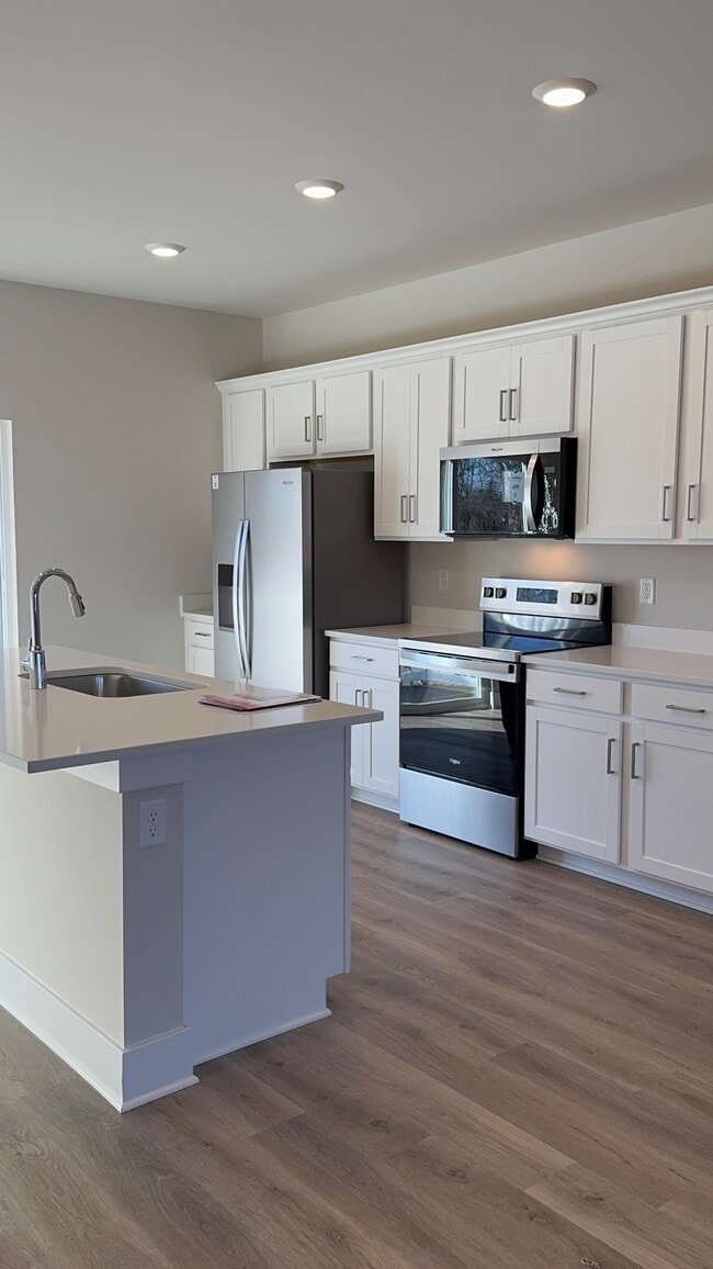 Building Photo - 1802 Blythe Way