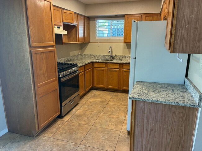 Building Photo - Spacious 4 BR 2BA w/ Large Lot in Paradise Valley!!  Located at 36th St and Greenway