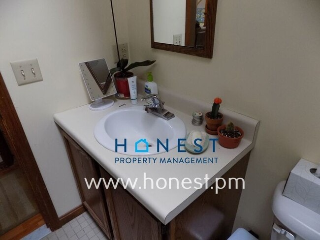 Building Photo - 43 Sunset Dr