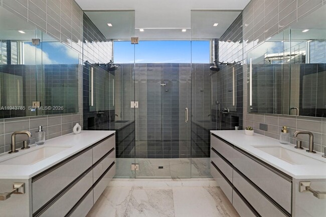 Building Photo - 819 2nd St