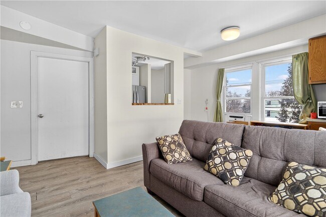 Building Photo - 303 Cornell St