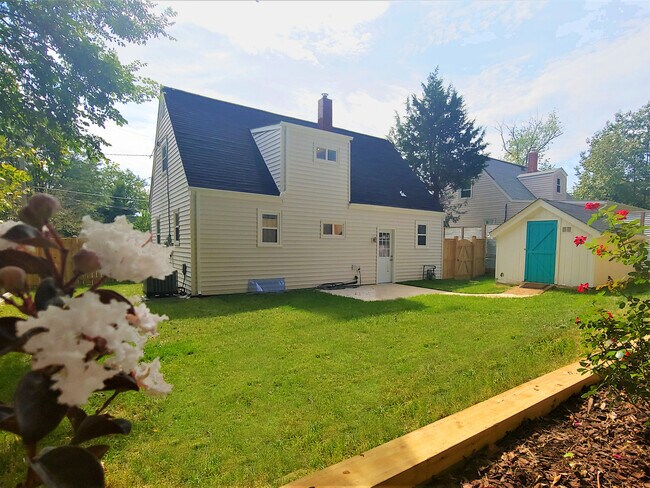 Building Photo - 2510 Jamaica Dr
