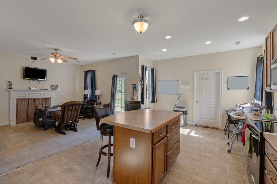 Building Photo - 132 St Andrews St