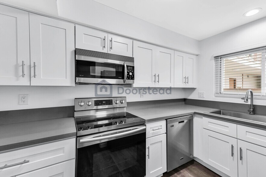 Building Photo - 1615 Greenfield Ave