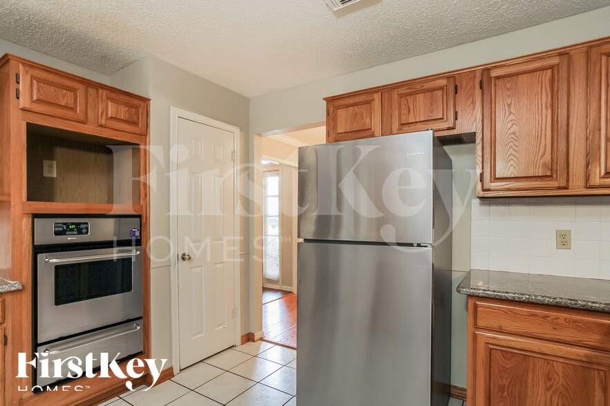 Building Photo - 17026 River Willow Dr