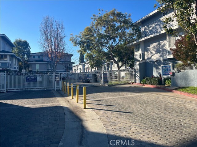 Building Photo - 8105 Surfline Dr