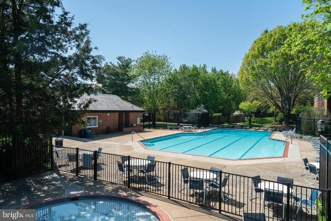 Building Photo - 3011 S Buchanan St