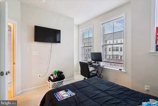 Building Photo - 10800 Blanton Wy