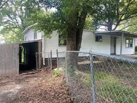 Building Photo - 687 Benton St