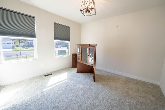 Building Photo - Wonderful Rental in Village Oaks Community