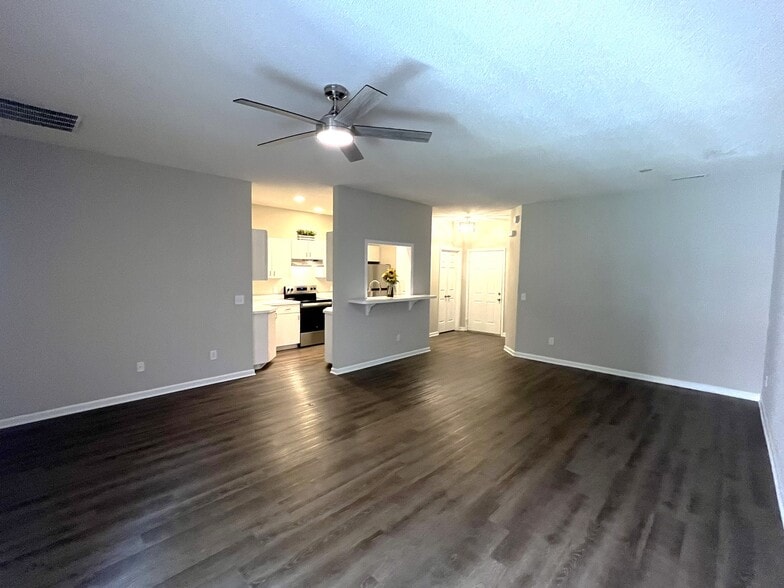 Building Photo - 1600 Sturdivant Dr