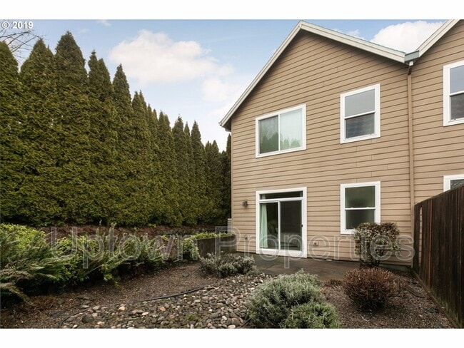 Building Photo - 1916 SW Idaho St