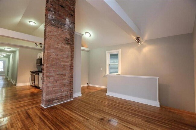 Building Photo - 32 Rowley St