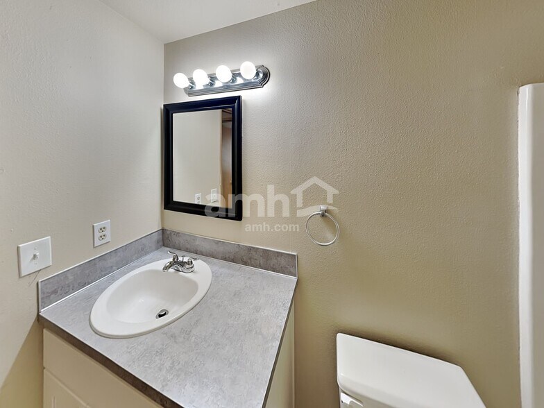 Building Photo - 16966 SW Steele Way