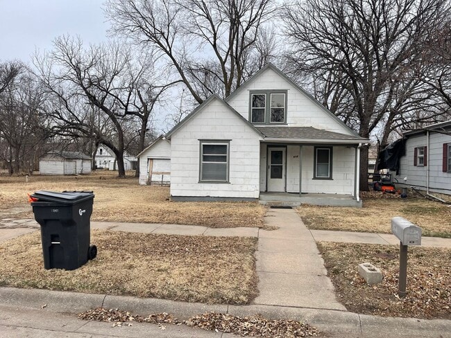 Building Photo - $1095 - 4 bed 1 bath - Single Family Home