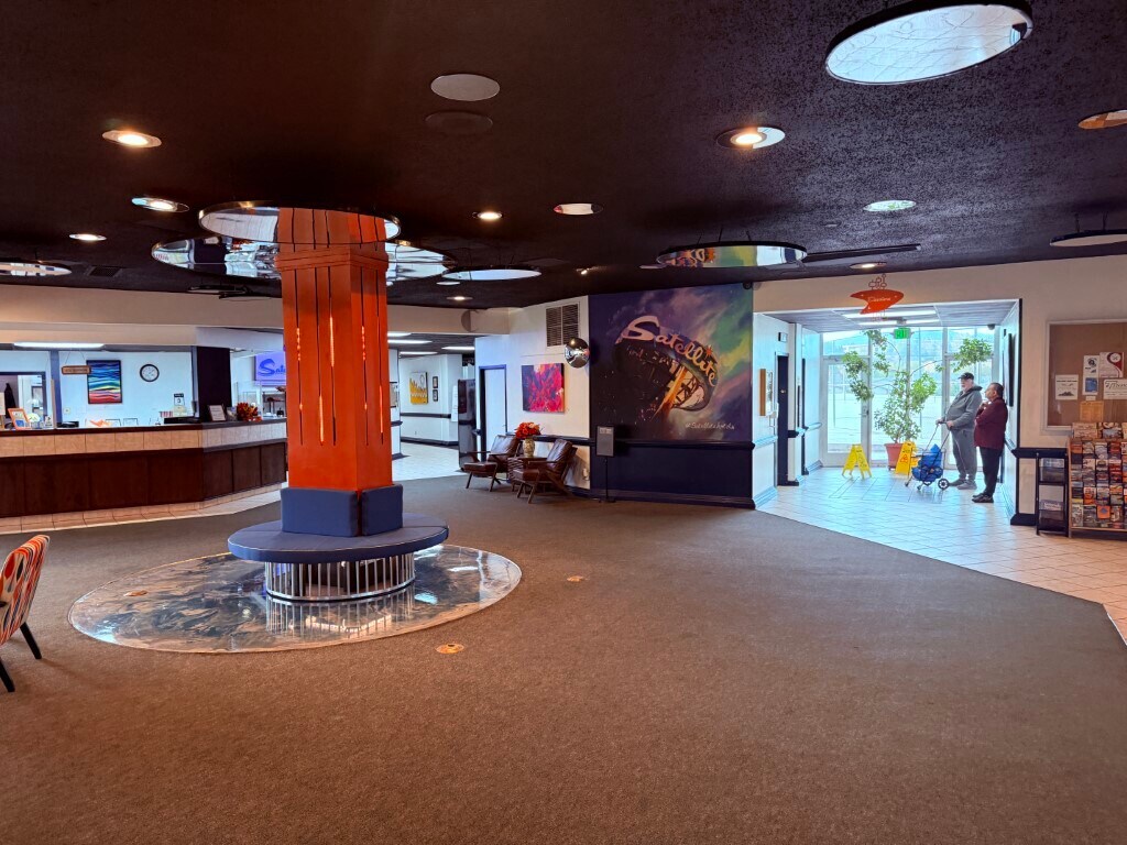 Main Lobby 2 - 411 Lakewood Cir