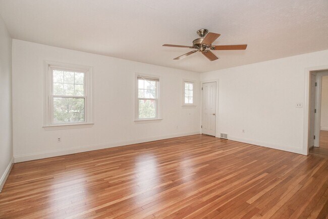 Building Photo - 3372 Sutton Rd