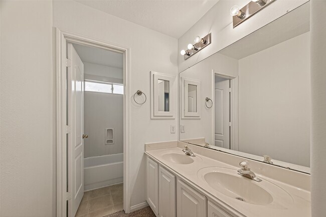 Building Photo - 3804 Dunlavy Dr