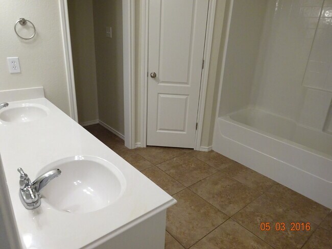 Building Photo - House Located Near Frenship Schools & Close Access to 82nd & Marsha Sharp Fwy!