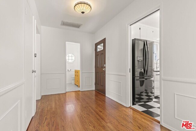 Building Photo - 5733 Radford Ave