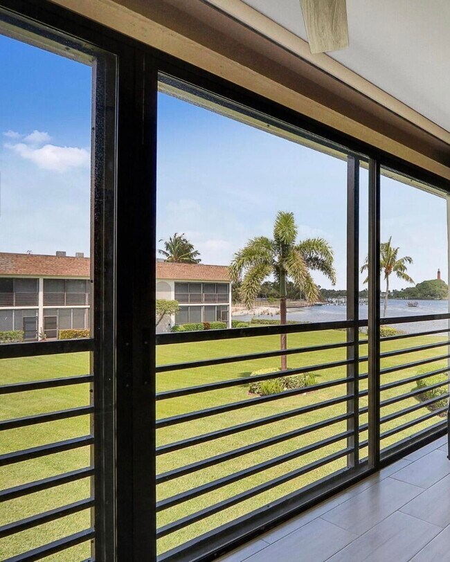 Building Photo - 755 Saturn St