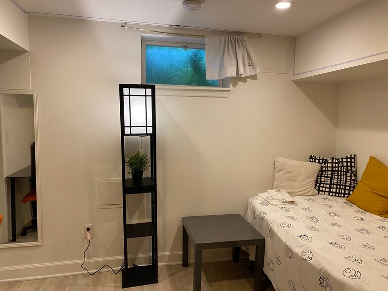 Room # 6 - 4427 Nebraska Ave NW