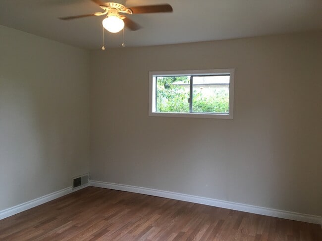 Building Photo - Charming 2 Bedroom 1 Bath Home